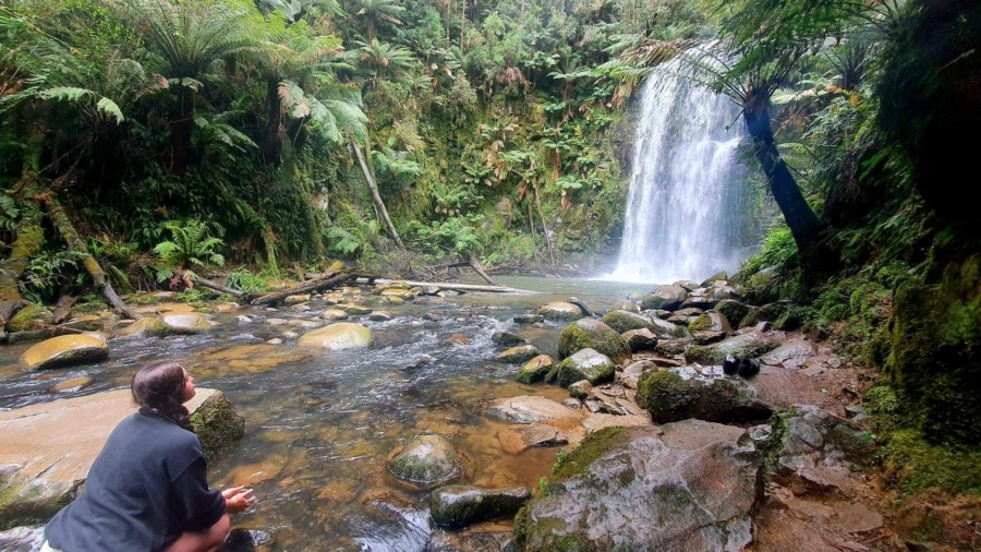 me-at-Beauchamp-falls-hair-washing